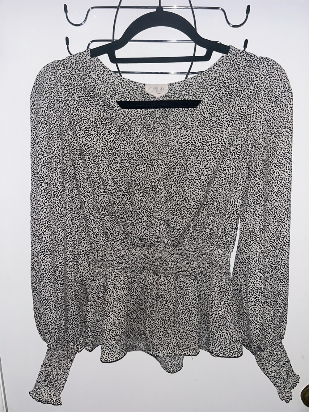 Sienna Sky Women’s Black & White Printed Long-Sleeve Peplum Top Small